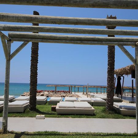 Lost At Sea Hotel Дамур Екстериор снимка