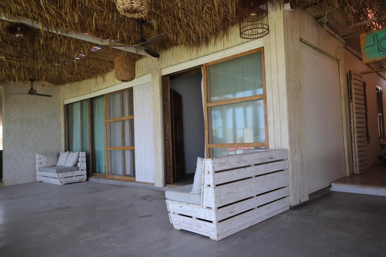 Lost At Sea Hotel Дамур Екстериор снимка