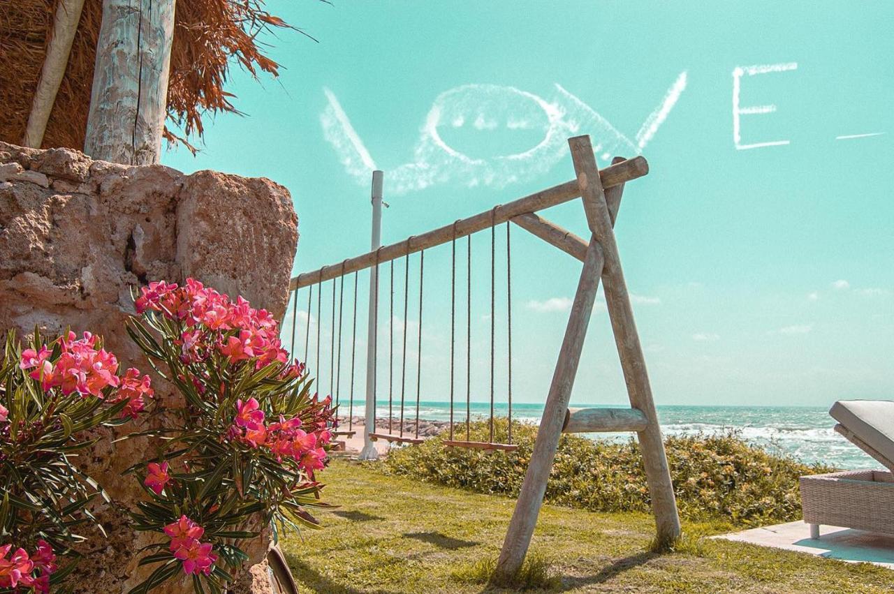 Lost At Sea Hotel Дамур Екстериор снимка