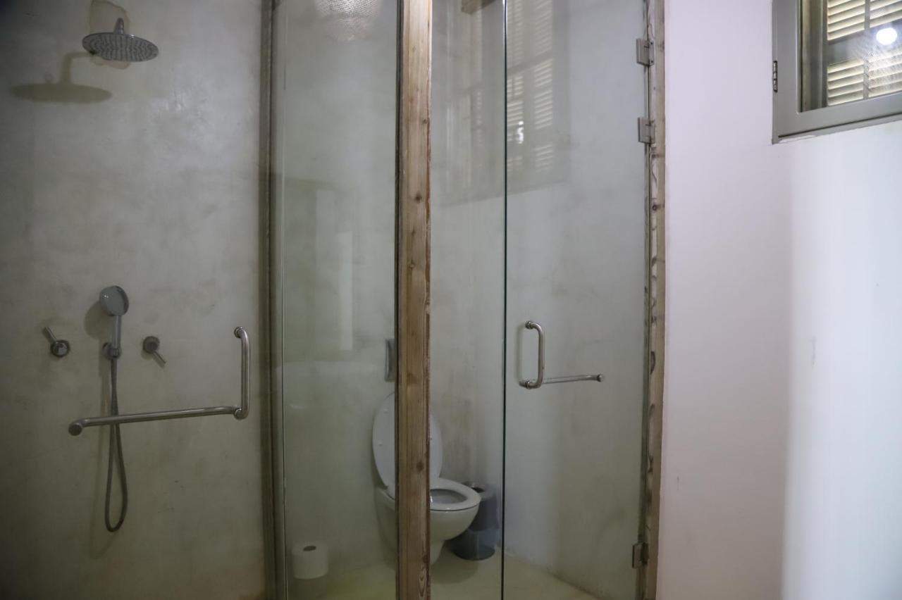 Lost At Sea Hotel Дамур Екстериор снимка